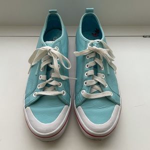 Barely worn 2000s vintage Leather Adidas Sneakers sz 8